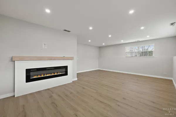 $2,500 | 1100 Ellsworth Drive, Grayslake, IL 60030