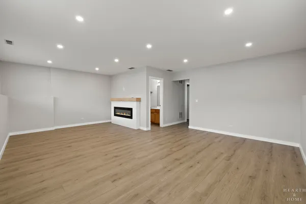 $2,500 | 1100 Ellsworth Drive, Grayslake, IL 60030