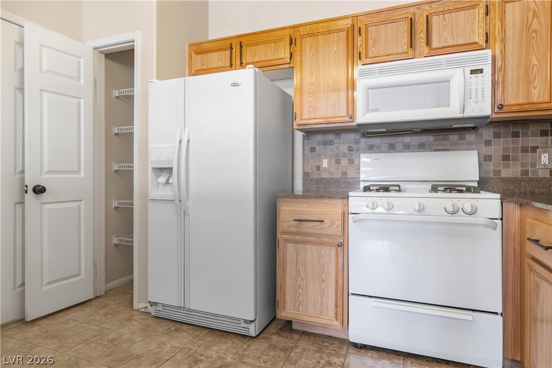 10550 West Alexander Road, Unit 2060 Las Vegas, NV 89129 - Photo 17 of 45 Functional kitchen with ample cabinetry and essential appliances for everyday cooking.