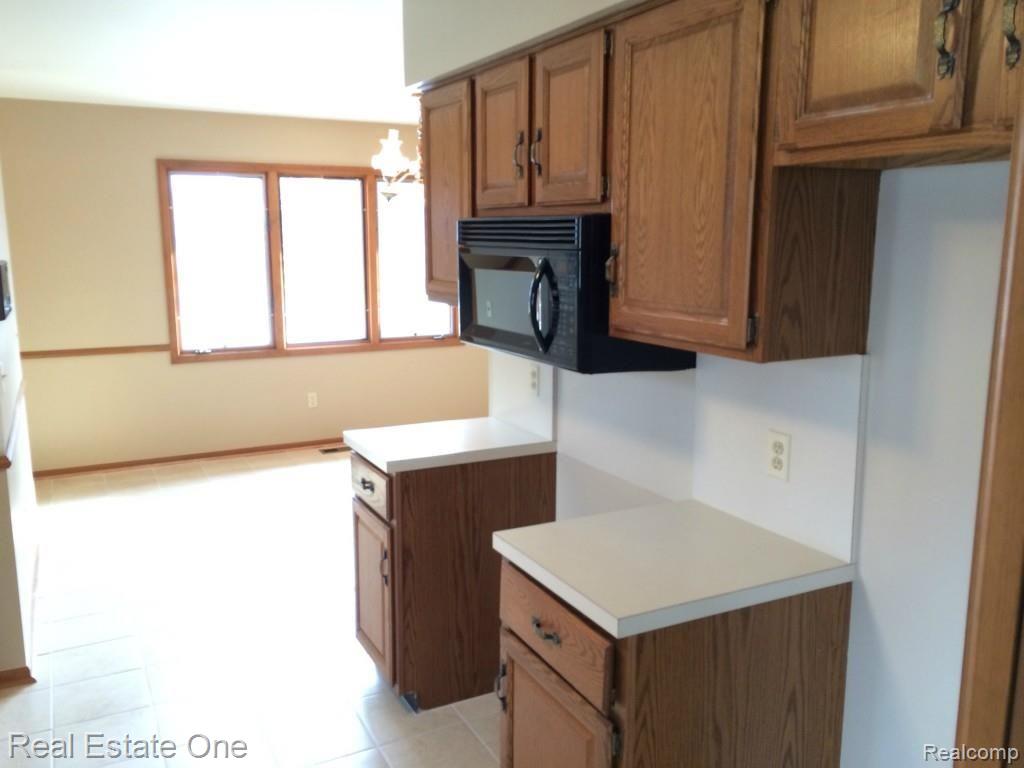 750 Leinster Road Rochester, MI 48309 - Photo 21 of 29 IMG_5774.jpg