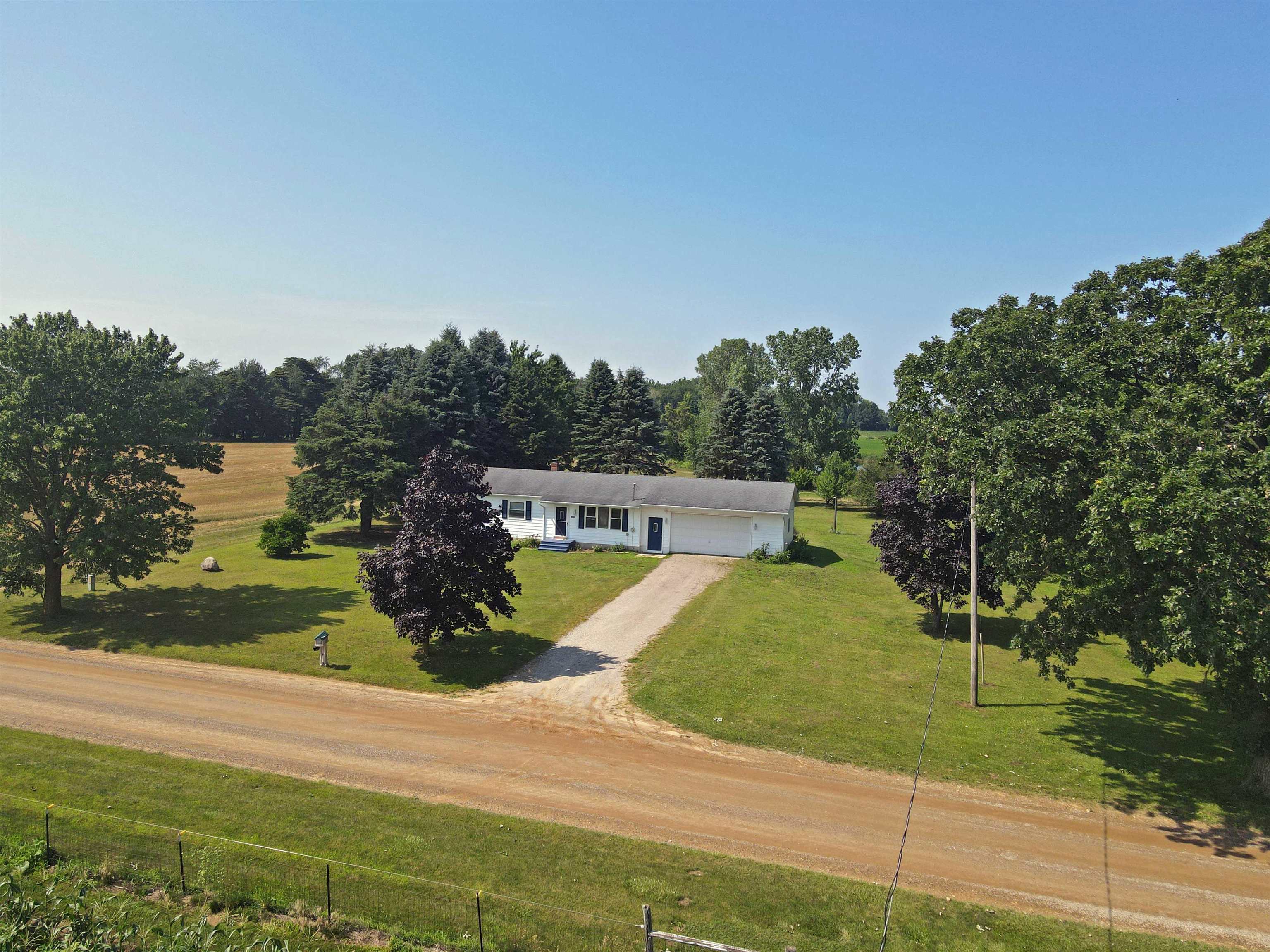11975 Allan Road New Lothrop, MI 48460 - Photo 2 of 30 50148481-d40921d0-5923-4ab7-a194-cea552de3289.JPG