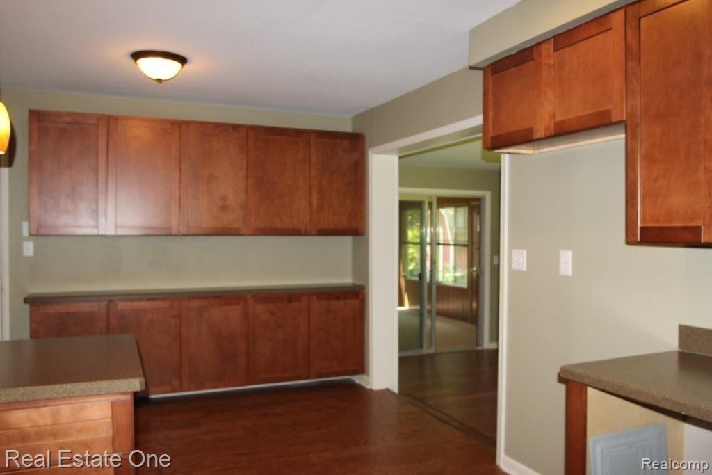 855 North Commerce Road Commerce Township, MI 48382 - Photo 8 of 25 8.JPG