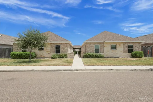 $975 | 412 Carlisle Avenue, Unit 4, Edinburg, TX 78539