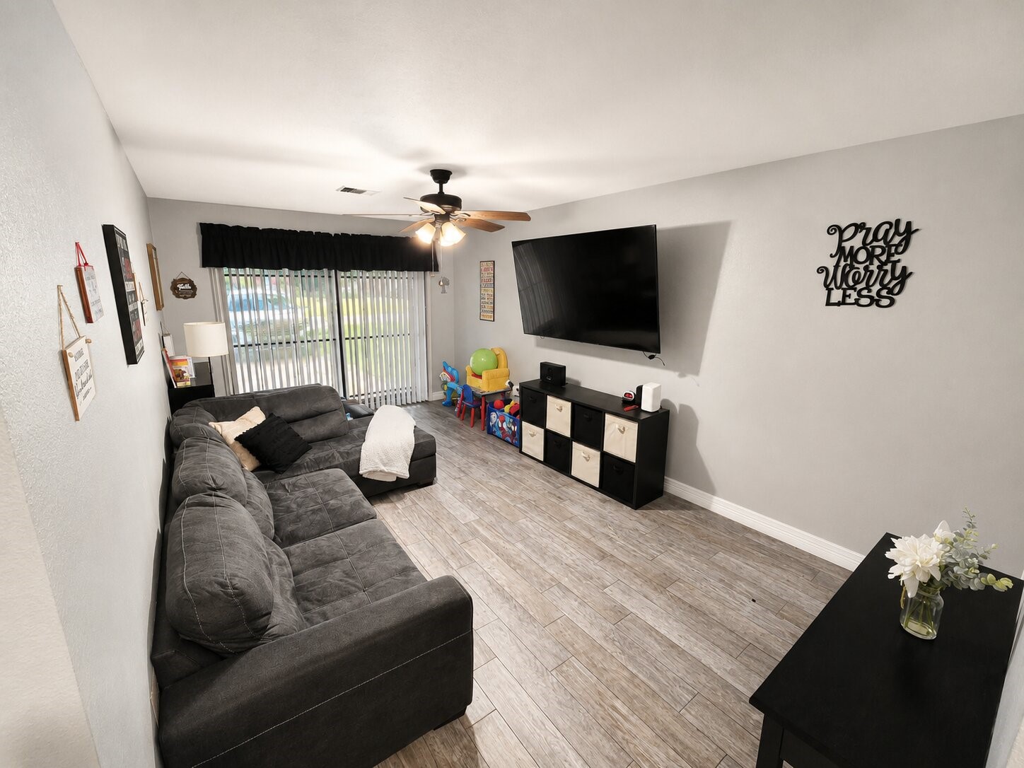 315 East Janisch Road Houston, TX 77022 - Photo 4 of 25 Family Room
