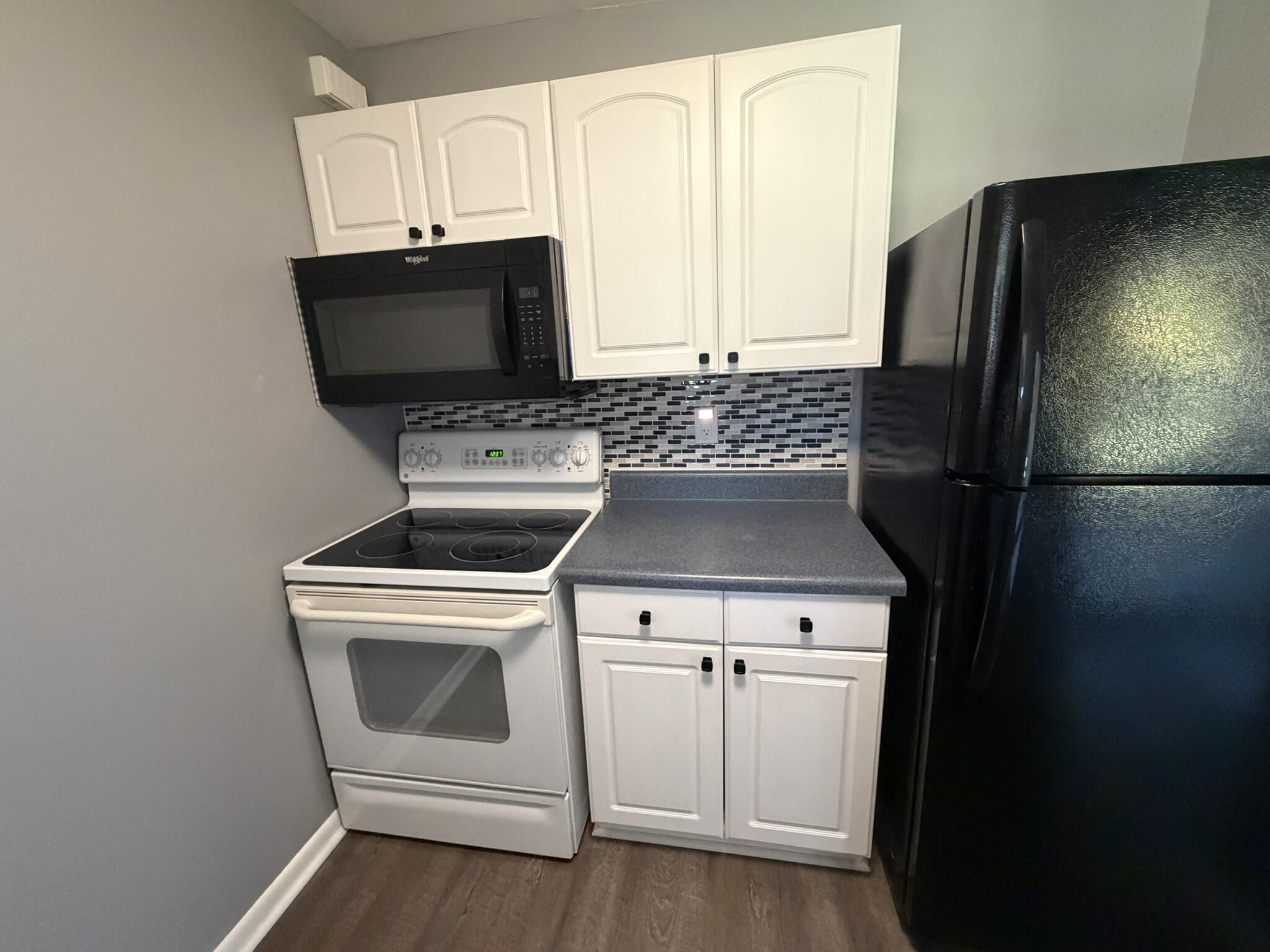 2399 Southeast Madison Street Stuart, FL 34997 - Photo 10 of 30 Kitchen