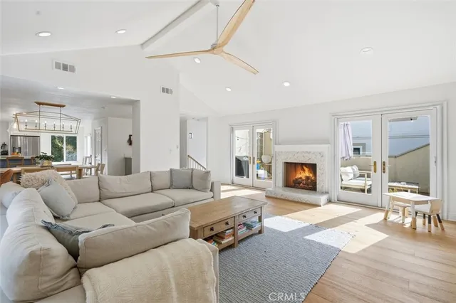 $8,000 | 125 South Juanita Avenue, Unit A, Redondo Beach, CA 90277