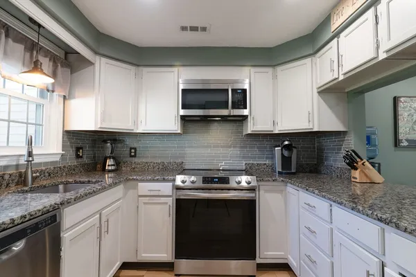 $369,900 | 2902 Forest Park Drive, Unit 2902, Auburn, MA 01501