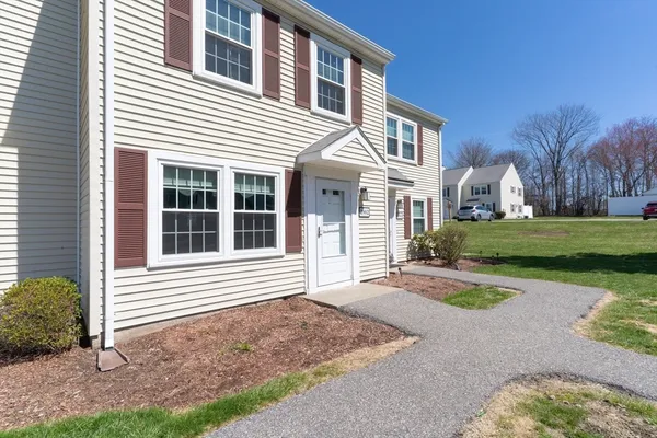 $369,900 | 2902 Forest Park Drive, Unit 2902, Auburn, MA 01501