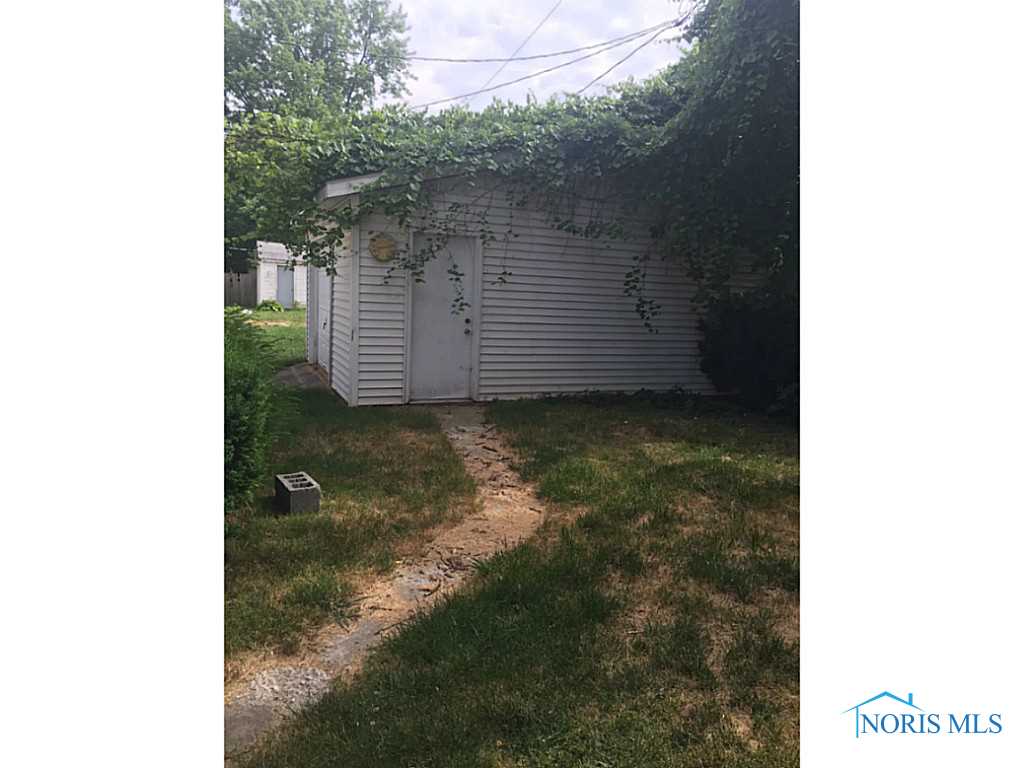 1811 Kensington Road Toledo, OH 43607 - Photo 3 of 4 Gallery Image 3