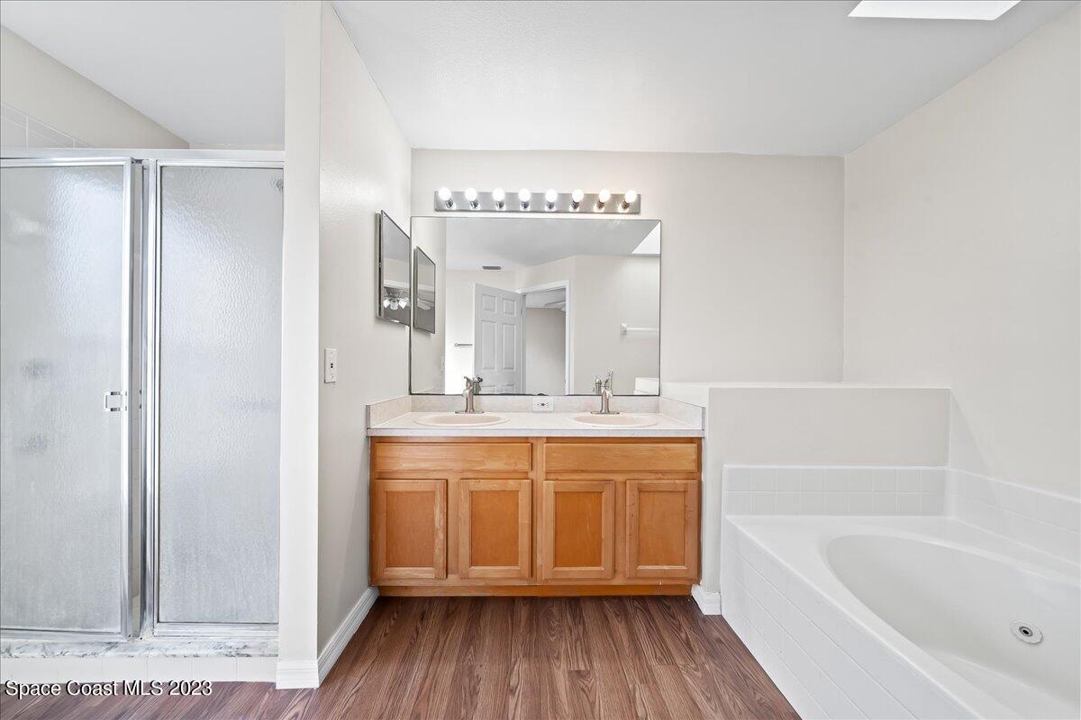 590 Fountain Street Southwest Palm Bay, FL 32908 - Photo 24 of 40 a bathroom with a tub a sink and a mirror