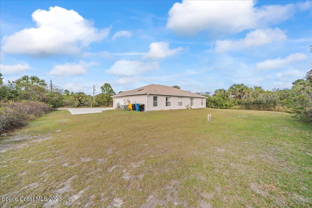 590 Fountain Street Southwest Palm Bay, FL 32908 - Photo 30 of 40 a view of lake and city
