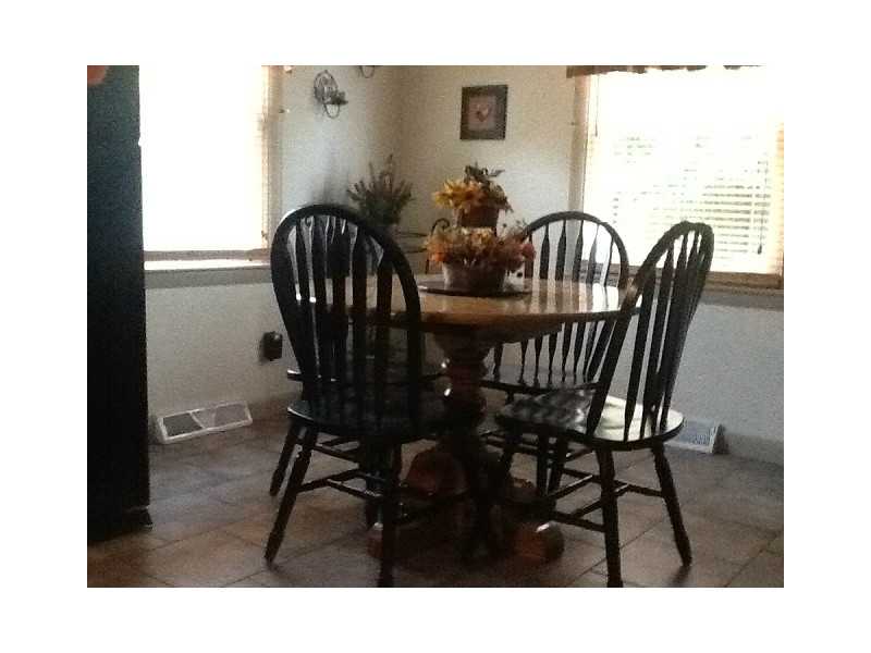 194 Walnut Hill Road Woonsocket, RI 02895 - Photo 4 of 18 Dining Area.