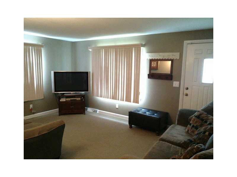 194 Walnut Hill Road Woonsocket, RI 02895 - Photo 5 of 18 Living Room.