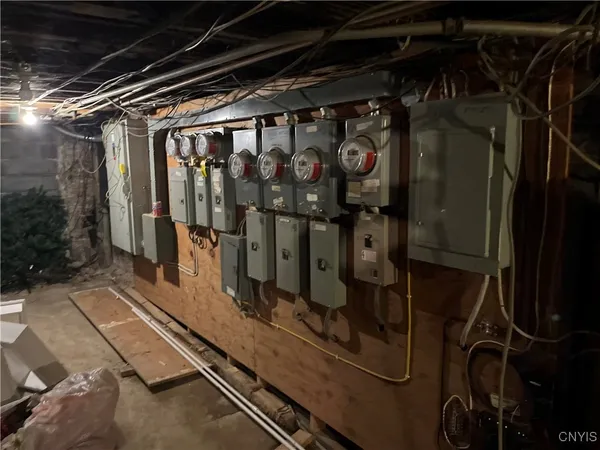 $695,000 | 47 North Main Street, Camillus, NY 13031