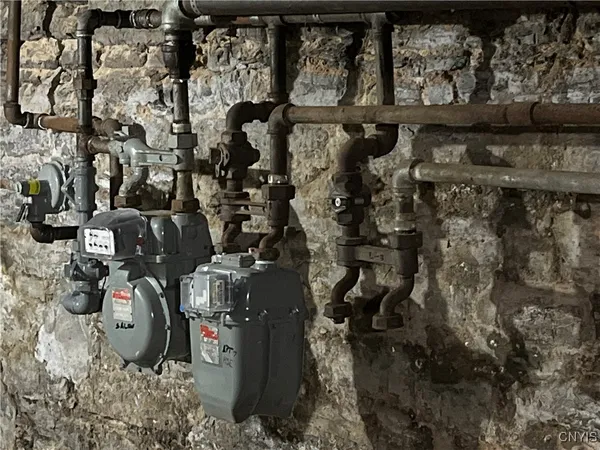 $695,000 | 47 North Main Street, Camillus, NY 13031