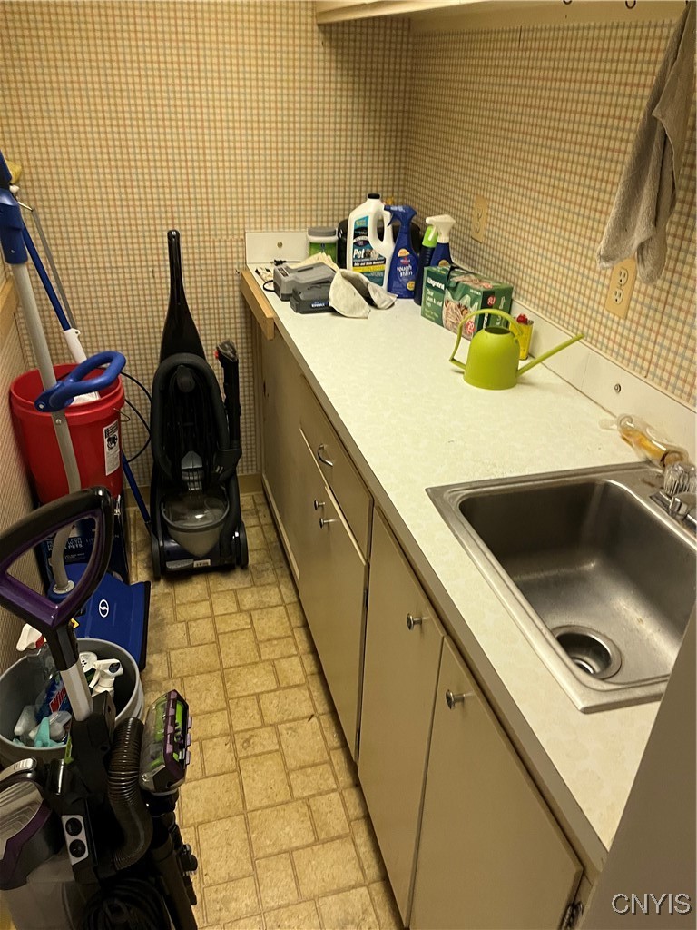 47 North Main Street Camillus, NY 13031 - Photo 9 of 24 Laundry room