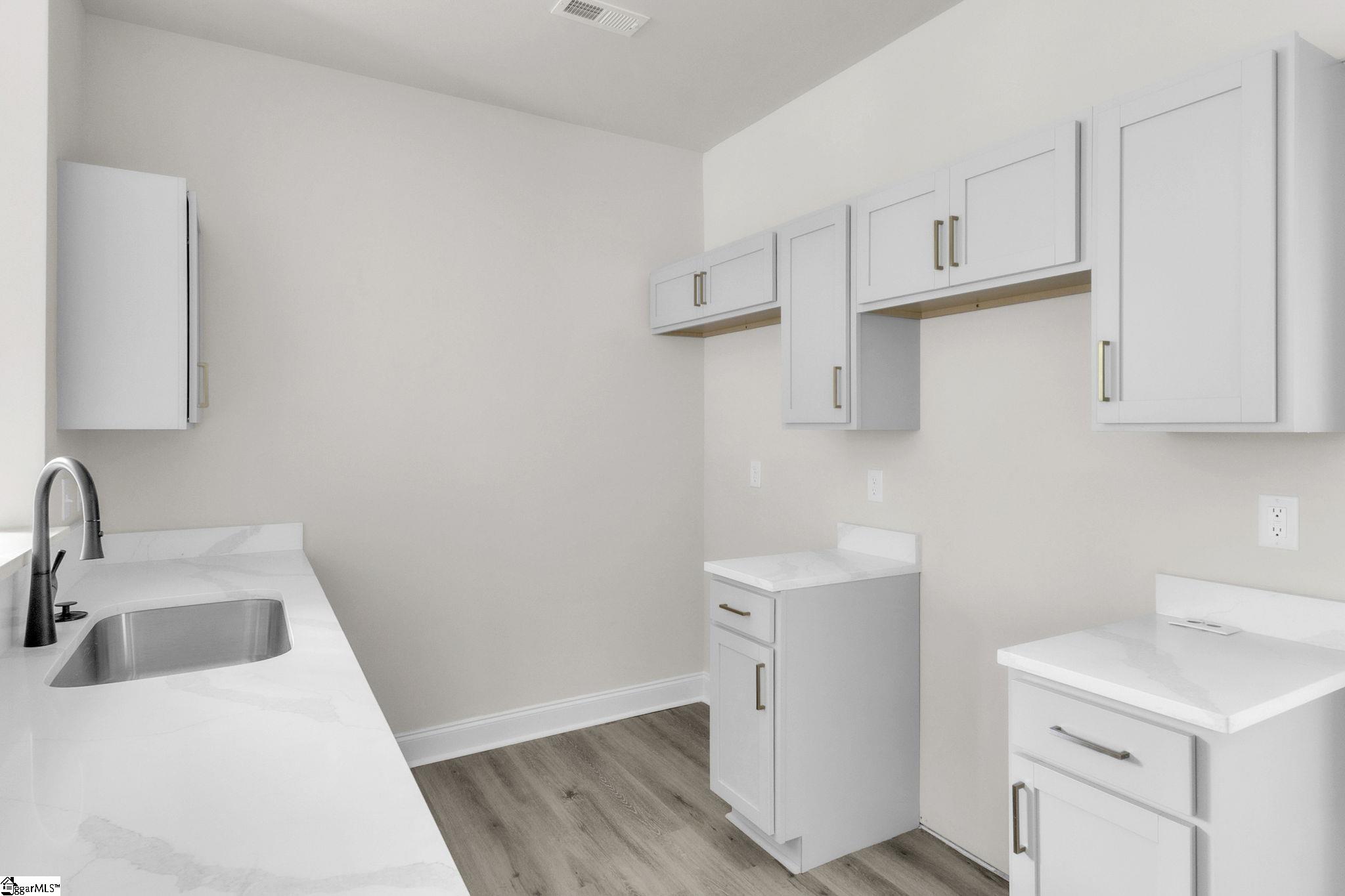 17 Scott Street Greenville, SC 29611 - Photo 5 of 23