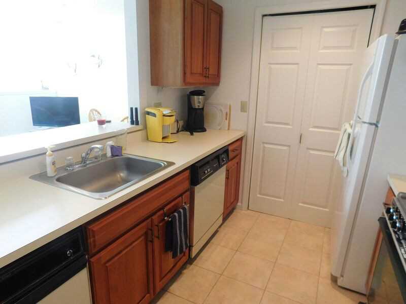 140 High Street, Unit 309 Westerly, RI 02891 - Photo 8 of 20 Kitchen.