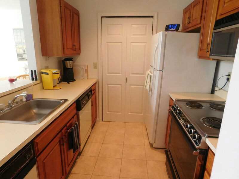 140 High Street, Unit 309 Westerly, RI 02891 - Photo 9 of 20 Kitchen.