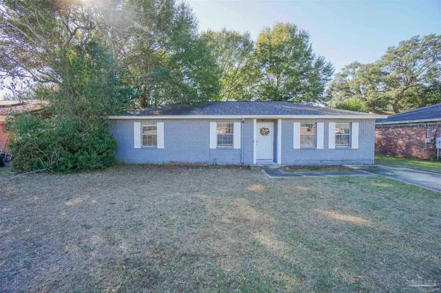 a view of a house with yard and a tree