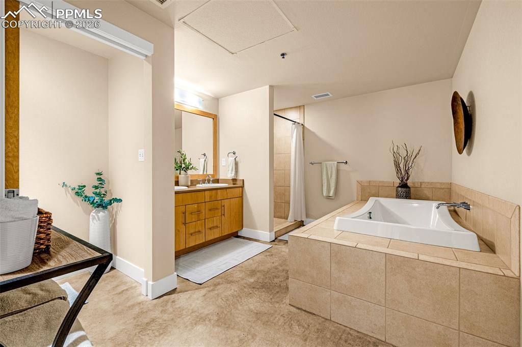 101 North Tejon Street, Unit 280 Colorado Springs, CO 80903 - Photo 17 of 32 a en suite bathroom with a sink and a mirror