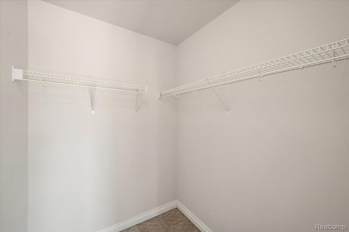 2877 Hartwick Drive Rochester, MI 48307 - Photo 38 of 44 View of walk in closet