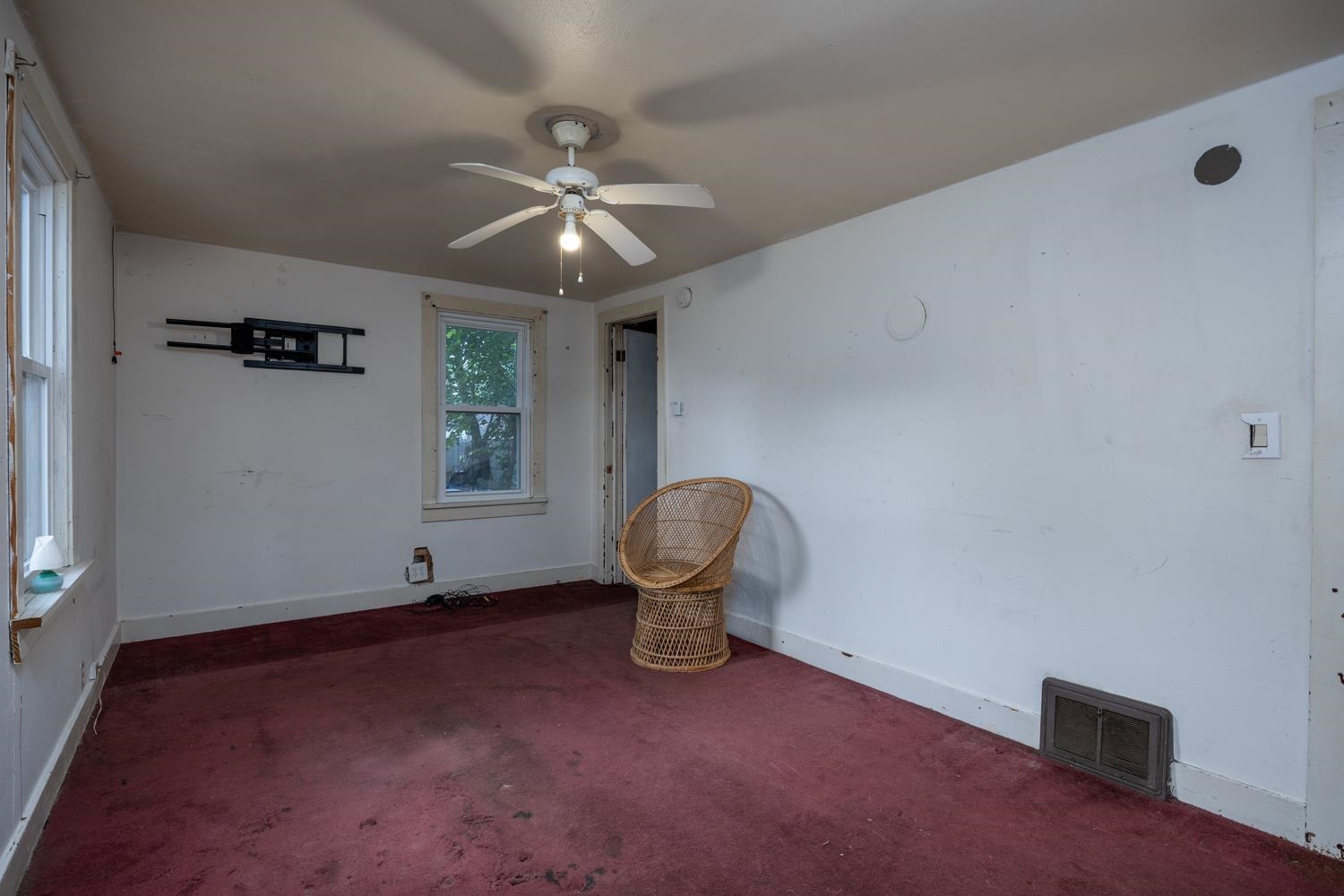 1872 Fayette Avenue Beloit, WI 53511 - Photo 4 of 28