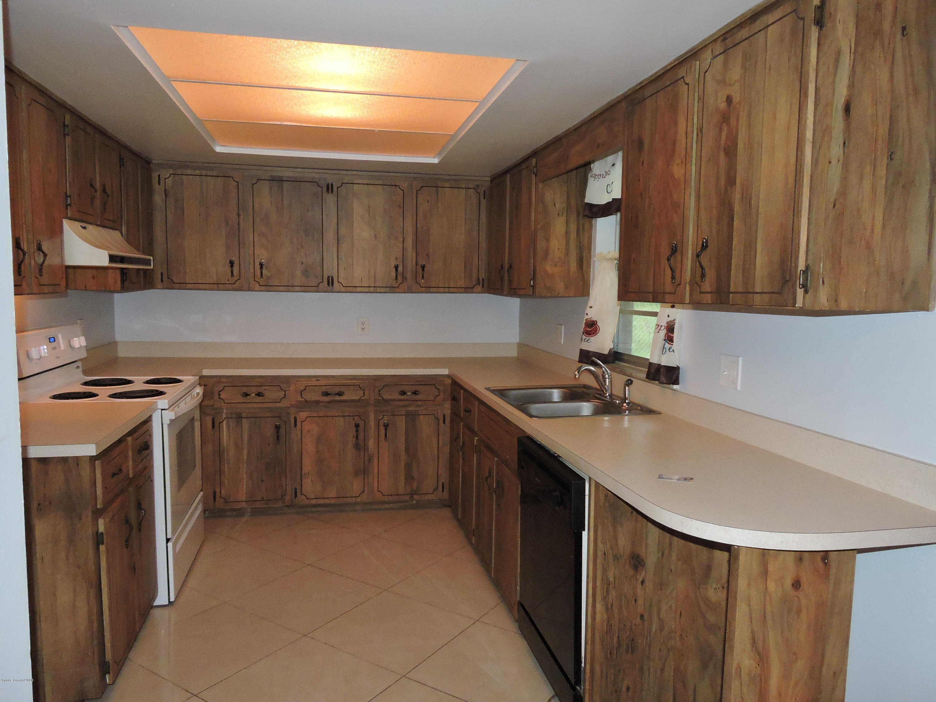445 Avocado Road Northwest Palm Bay, FL 32907 - Photo 3 of 12 kitchen