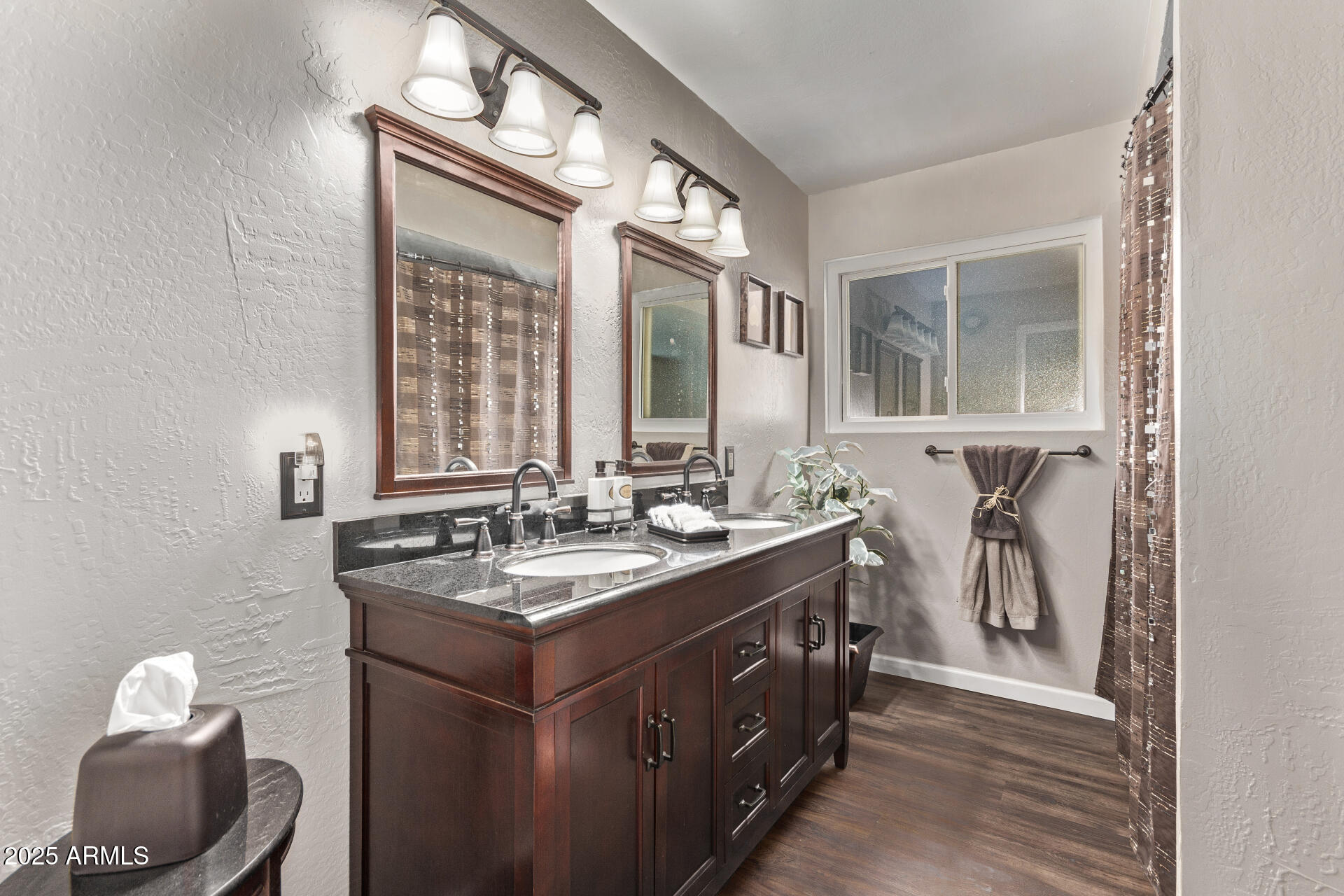 3036 West Gail Road Phoenix, AZ 85029 - Photo 17 of 47 Hall Bath
