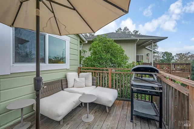 $1,050,000 | 17323 Hillside Avenue, Sonoma, CA 95476