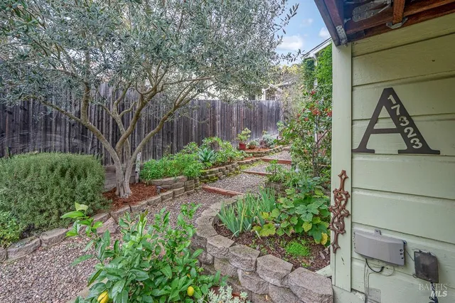 $1,050,000 | 17323 Hillside Avenue, Sonoma, CA 95476