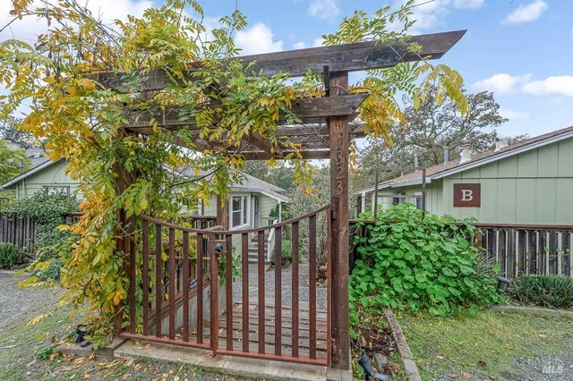 $1,050,000 | 17323 Hillside Avenue, Sonoma, CA 95476