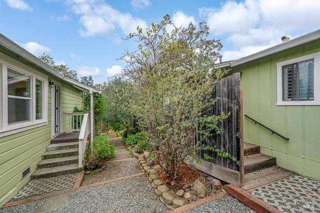 $1,050,000 | 17323 Hillside Avenue, Sonoma, CA 95476