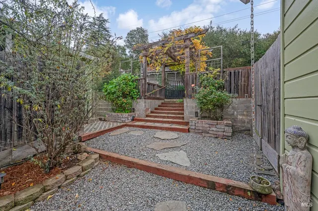 $1,050,000 | 17323 Hillside Avenue, Sonoma, CA 95476