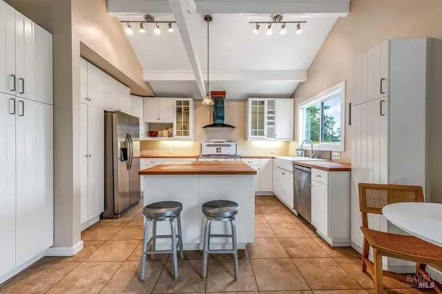 $1,050,000 | 17323 Hillside Avenue, Sonoma, CA 95476