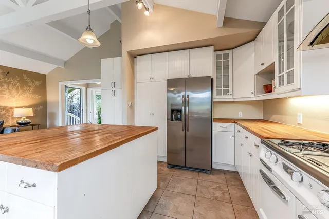 $1,050,000 | 17323 Hillside Avenue, Sonoma, CA 95476