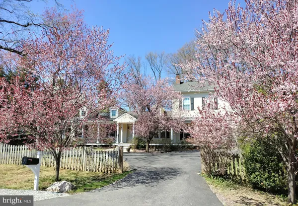 $1,285,000 | 8220 Robey Avenue, Annandale, VA 22003