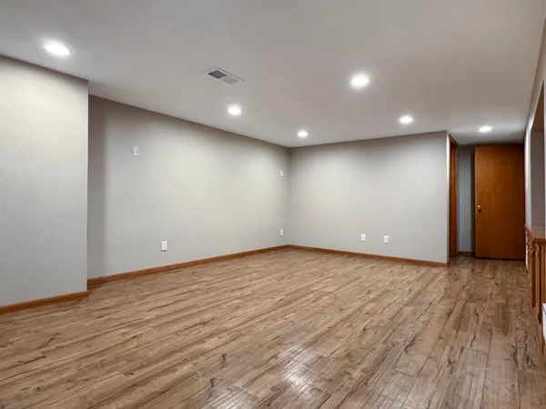 $240,000 | 506 Elaine Avenue, Marshall, MN 56258