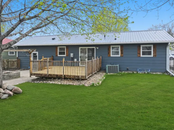 $240,000 | 506 Elaine Avenue, Marshall, MN 56258