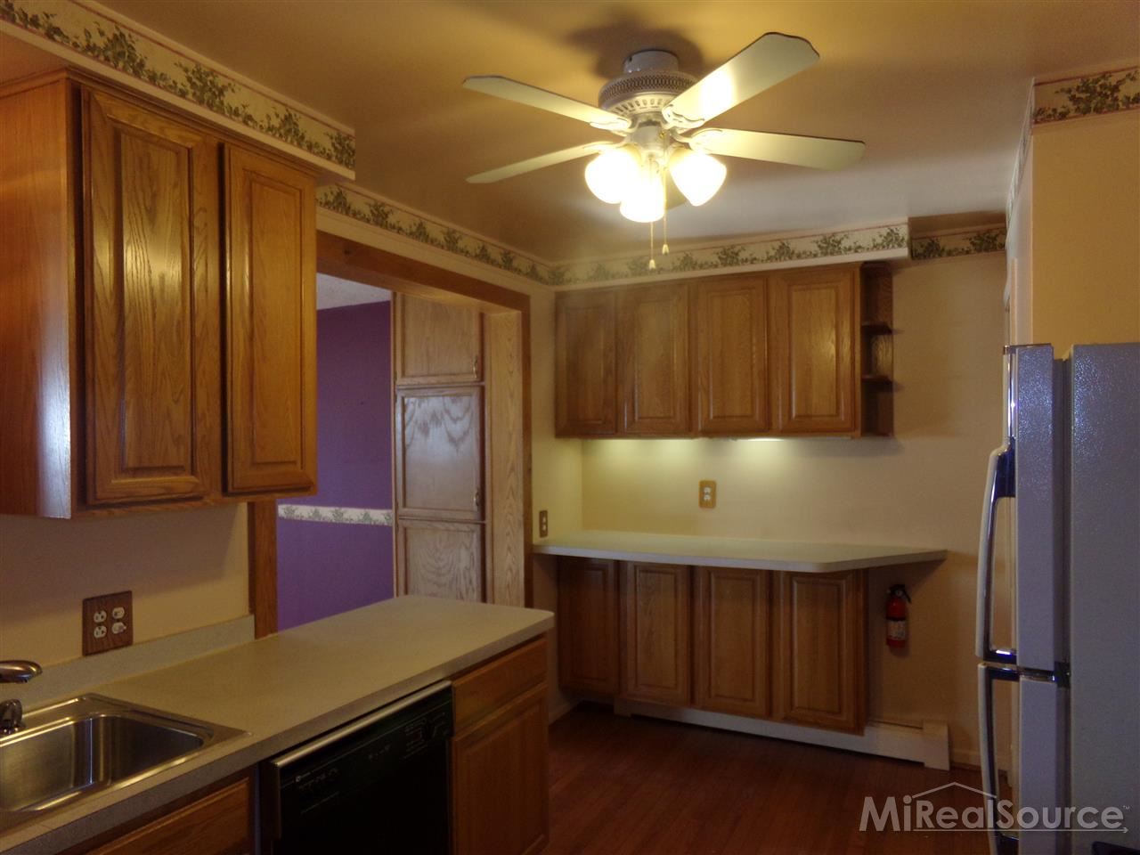2237 Oxford Road Berkley, MI 48072 - Photo 5 of 35