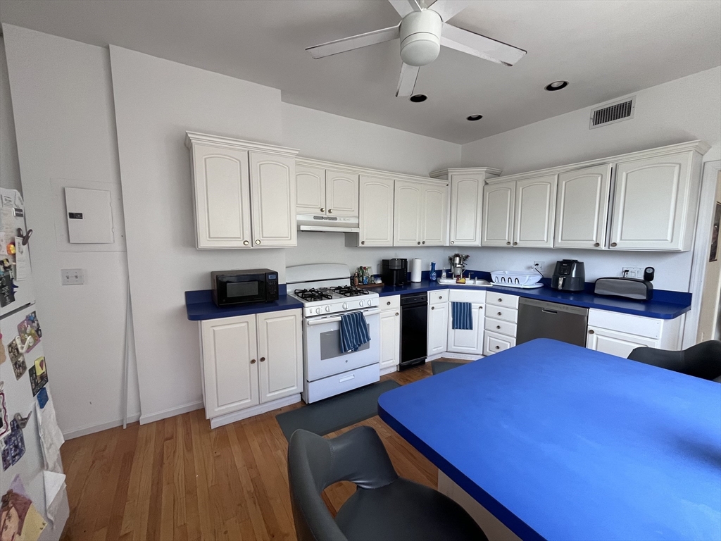 11 Gates Street, Unit 2 Boston, MA 02127 - Photo 11 of 30