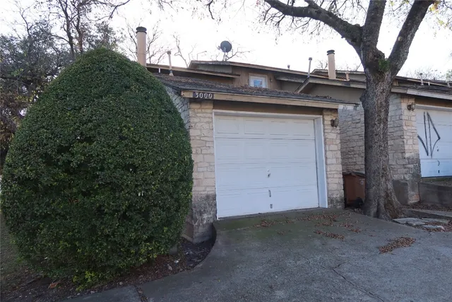 $1,595 | 3000 South 1st Street, Unit 102, Austin, TX 78704