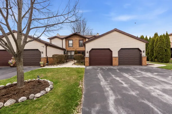 $259,900 | 8247 South Legend Drive, Franklin, WI 53132