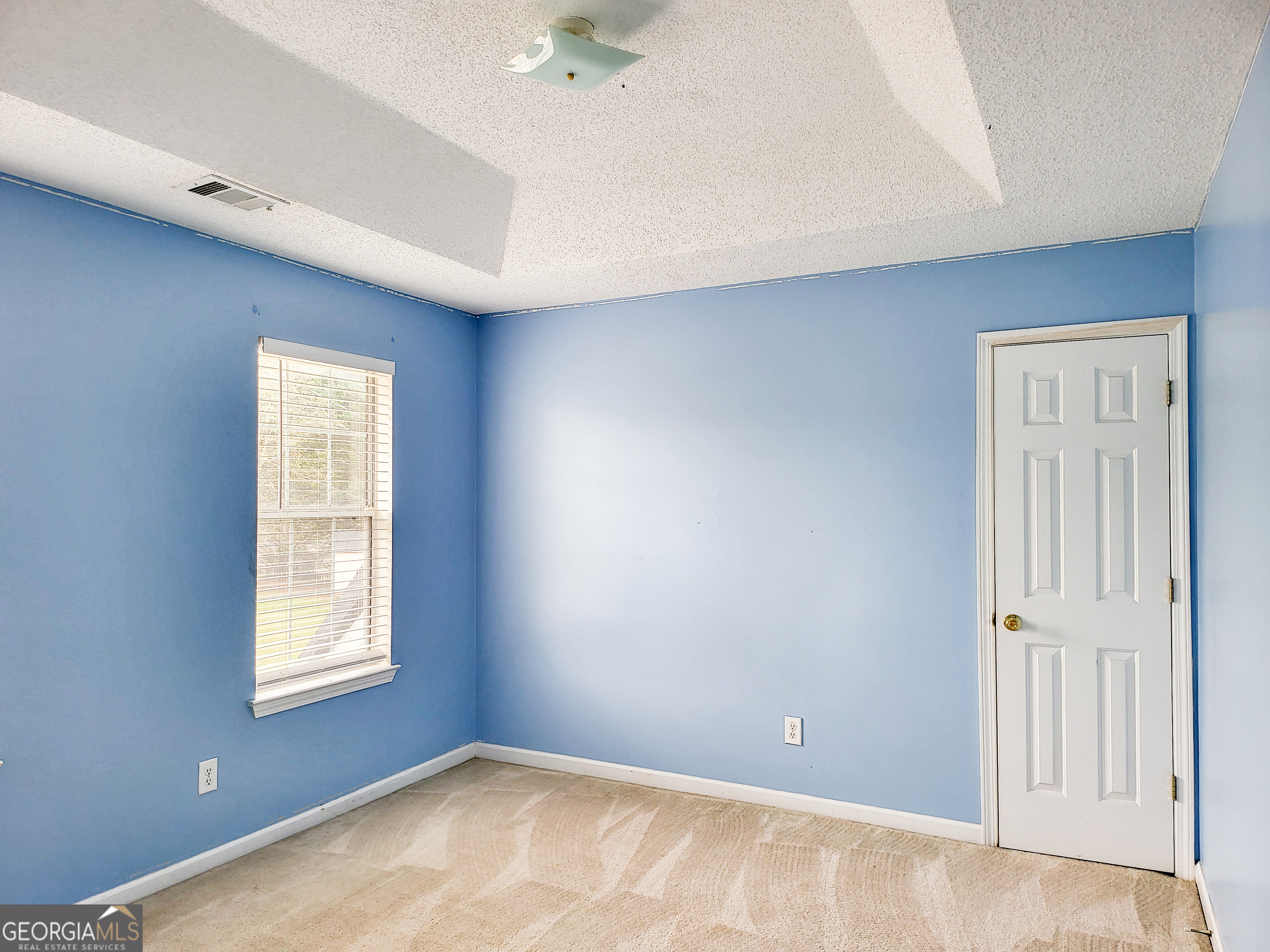 6232 Springwater Lane Lithonia, GA 30058 - Photo 17 of 32 a view of empty room with windows