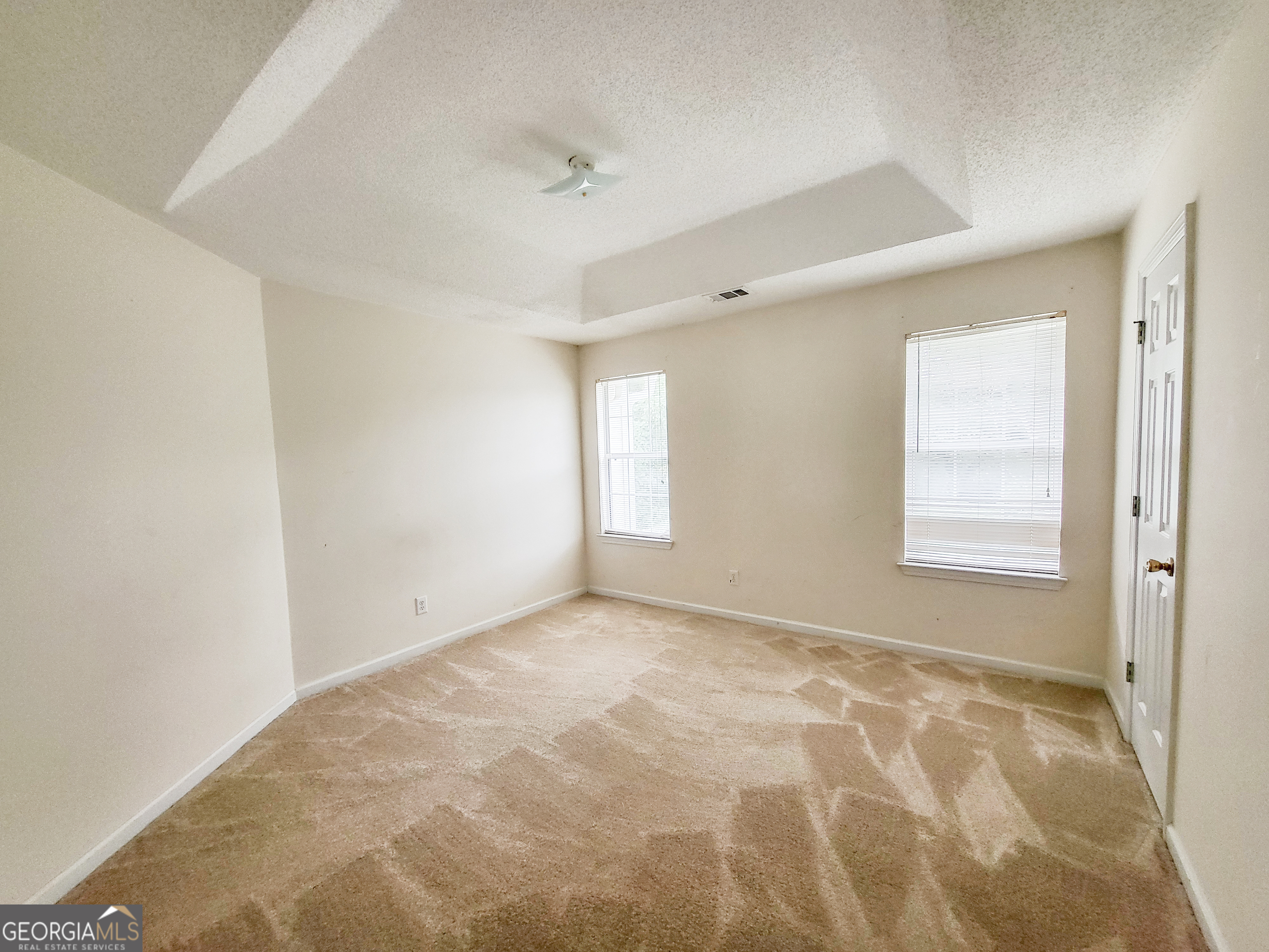 6232 Springwater Lane Lithonia, GA 30058 - Photo 20 of 32 a view of an empty room and window