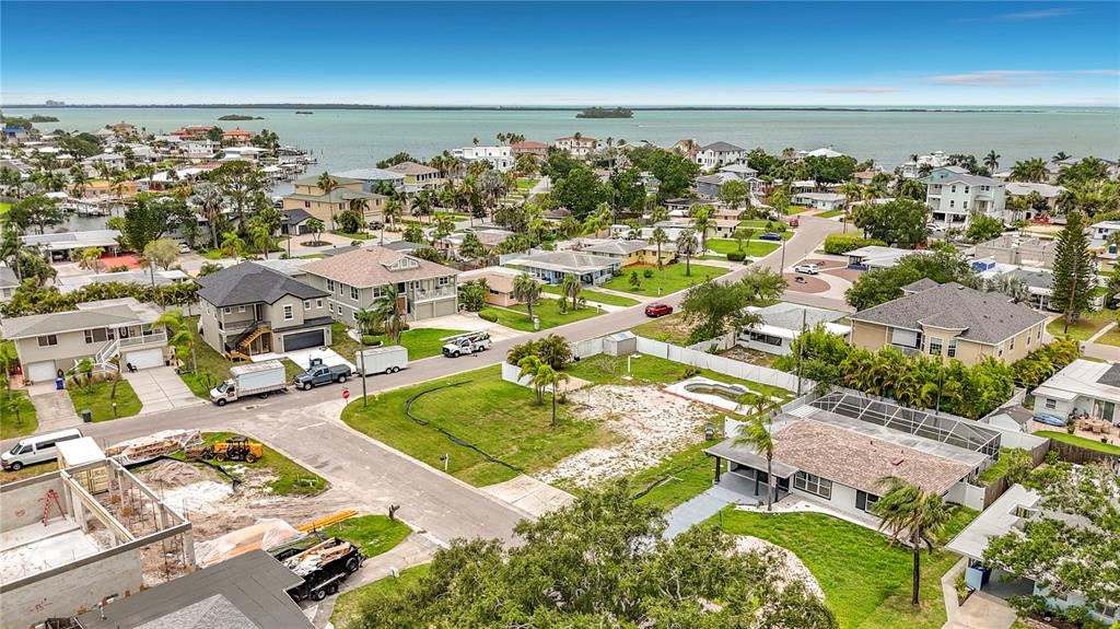 2464 Del Rio Way Dunedin, FL 34698 - Photo 2 of 12