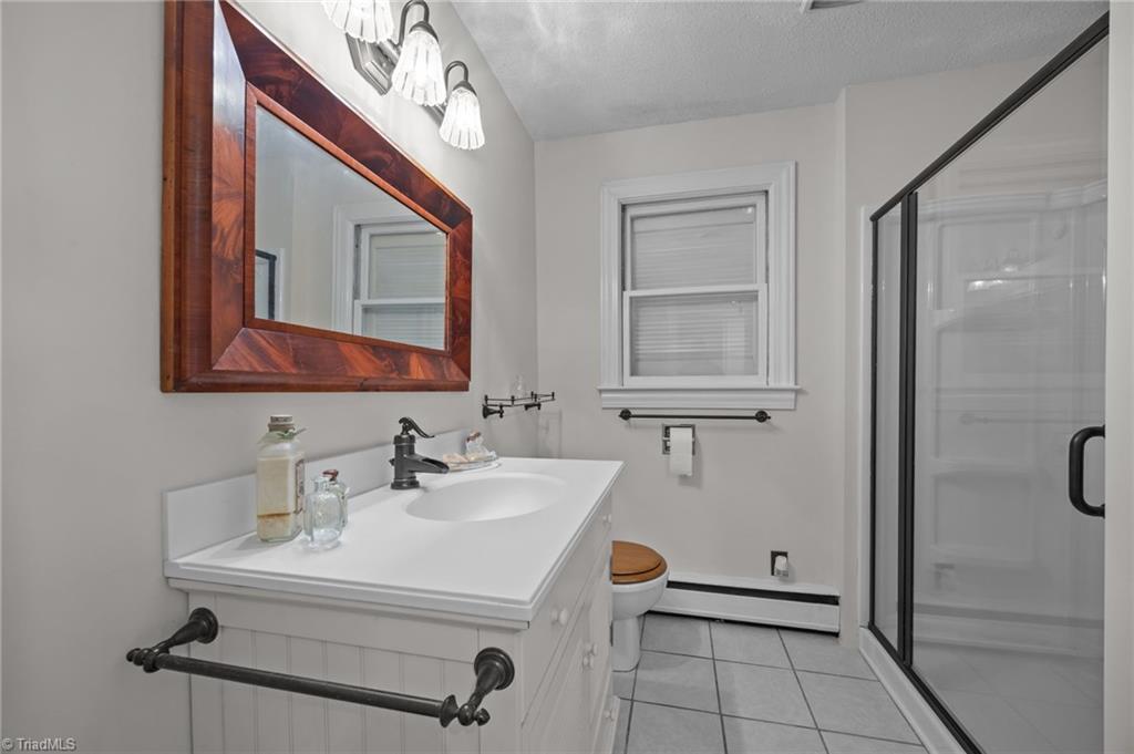 502 West Hunter Street Madison, NC 27025 - Photo 19 of 41 Primary Bath