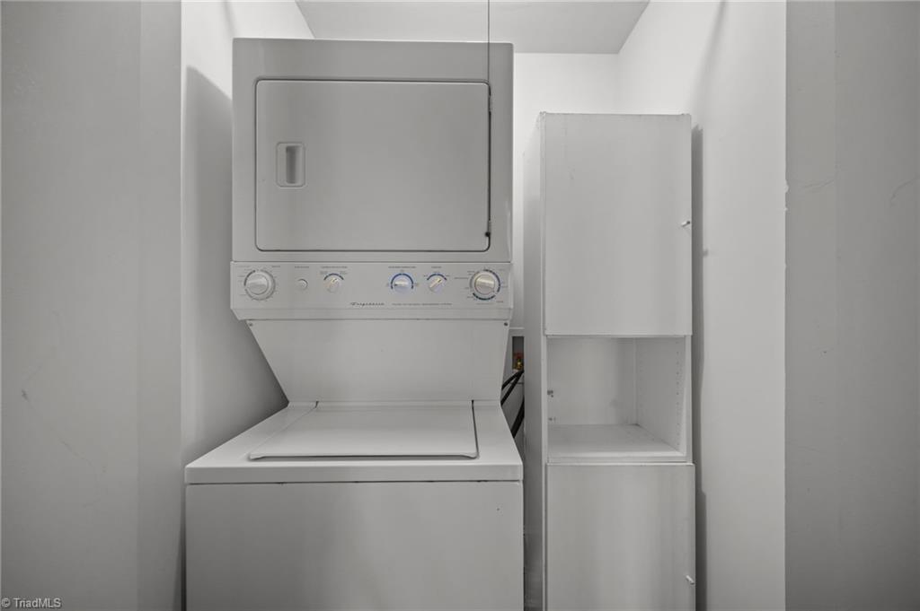 502 West Hunter Street Madison, NC 27025 - Photo 26 of 41 Main Level Laundry