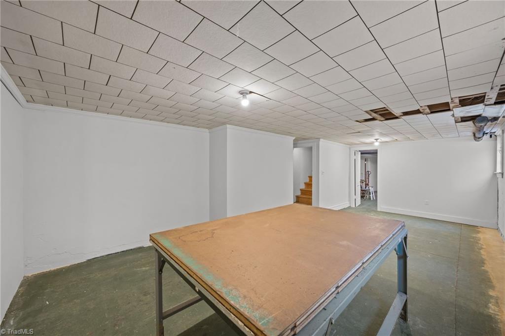 502 West Hunter Street Madison, NC 27025 - Photo 30 of 41 Basement Project room