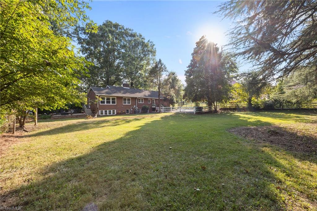 502 West Hunter Street Madison, NC 27025 - Photo 5 of 41